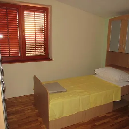 Devic Holiday House