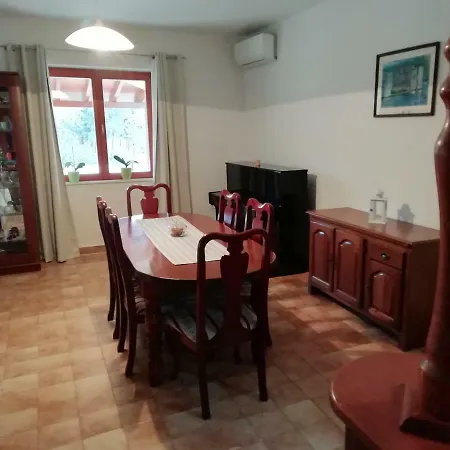 Devic Holiday House *