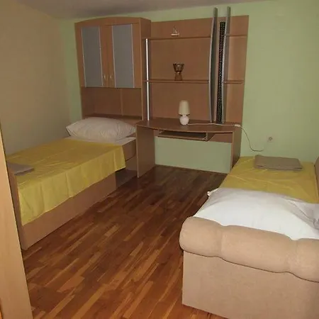Devic Holiday House