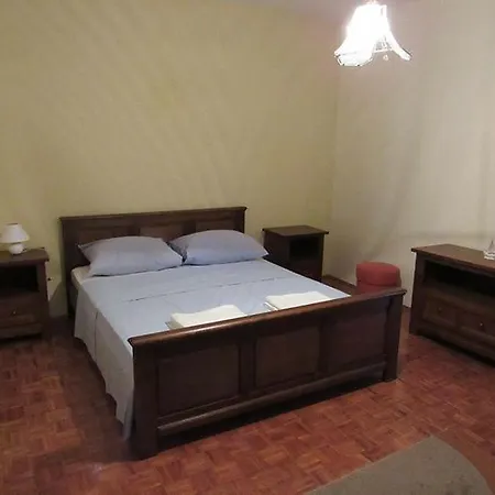 Devic Holiday House
